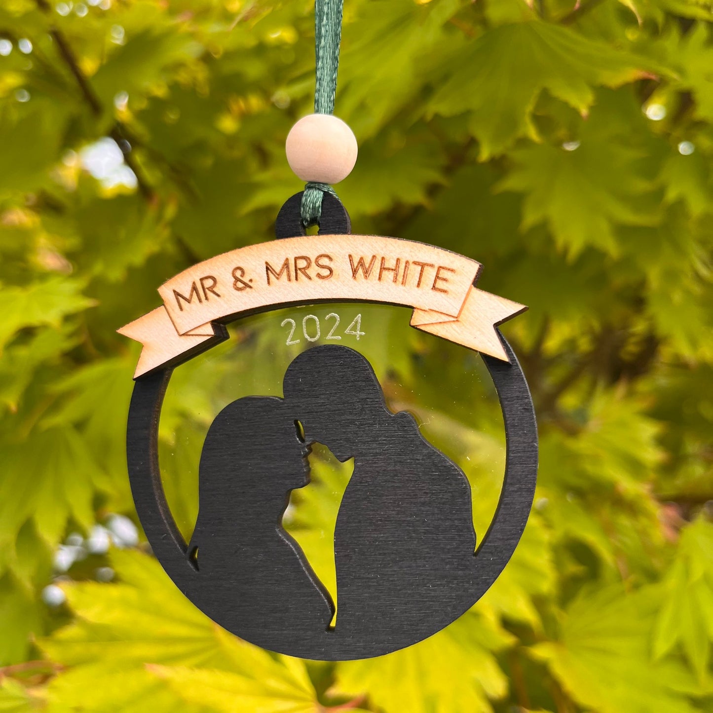 ❆ ‘Mr & Mrs' personalised acrylic/wood bauble