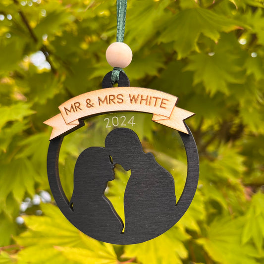 ❆ ‘Mr & Mrs' personalised acrylic/wood bauble