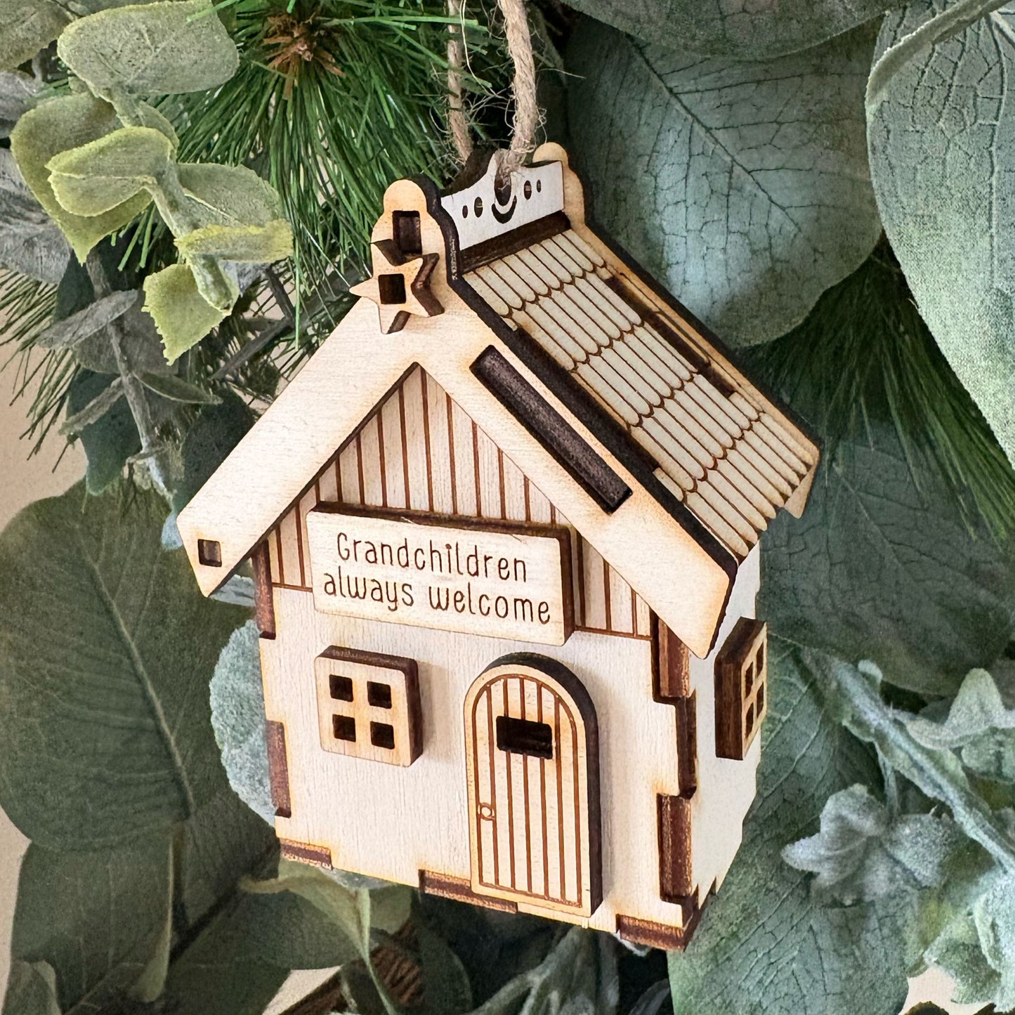 ❆ ‘Grandchildren always welcome' 3D hanging keepsake