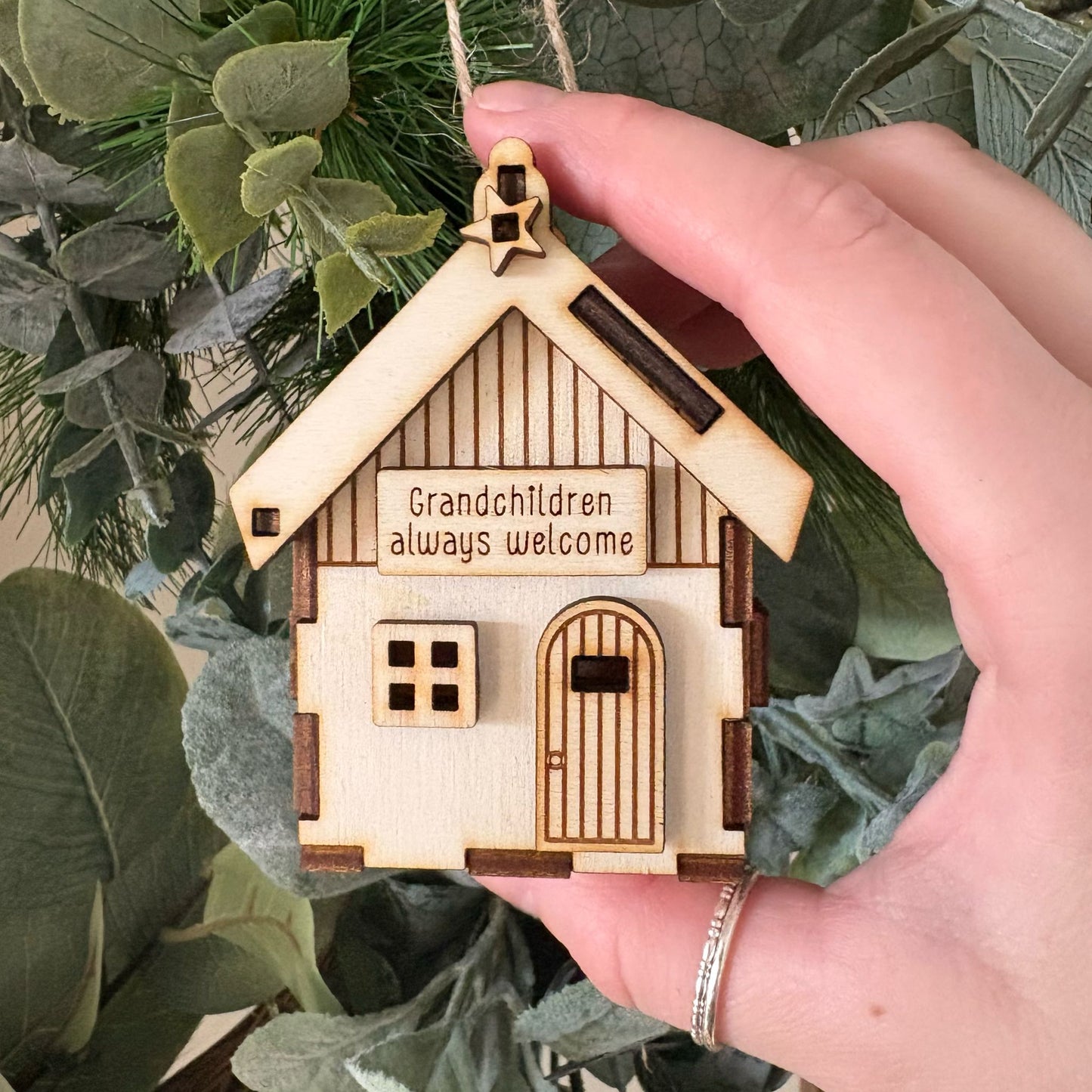 ❆ ‘Grandchildren always welcome' 3D hanging keepsake