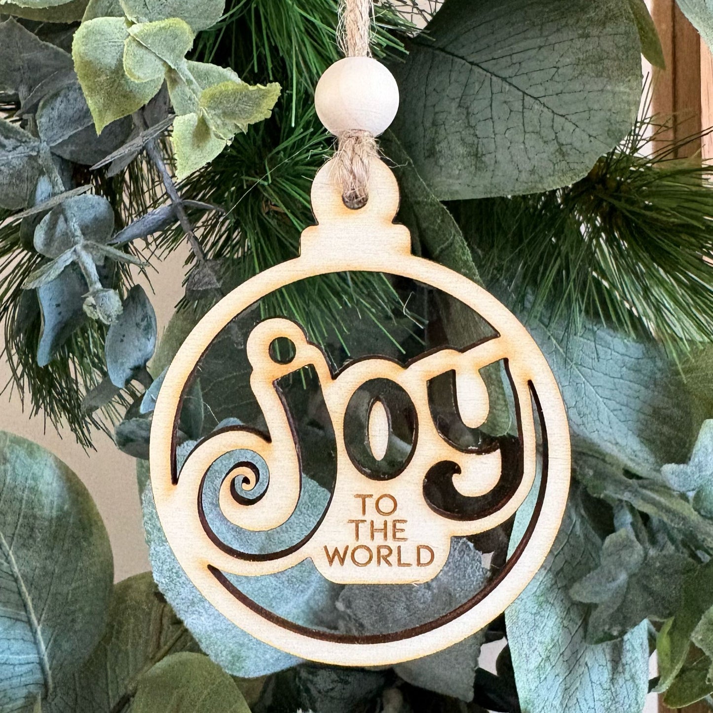 ❆ ‘Joy to the world' - wood/acrylic Christmas bauble