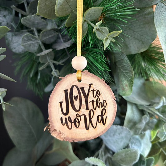 ❆ ‘Joy to the world' log slice Christmas bauble