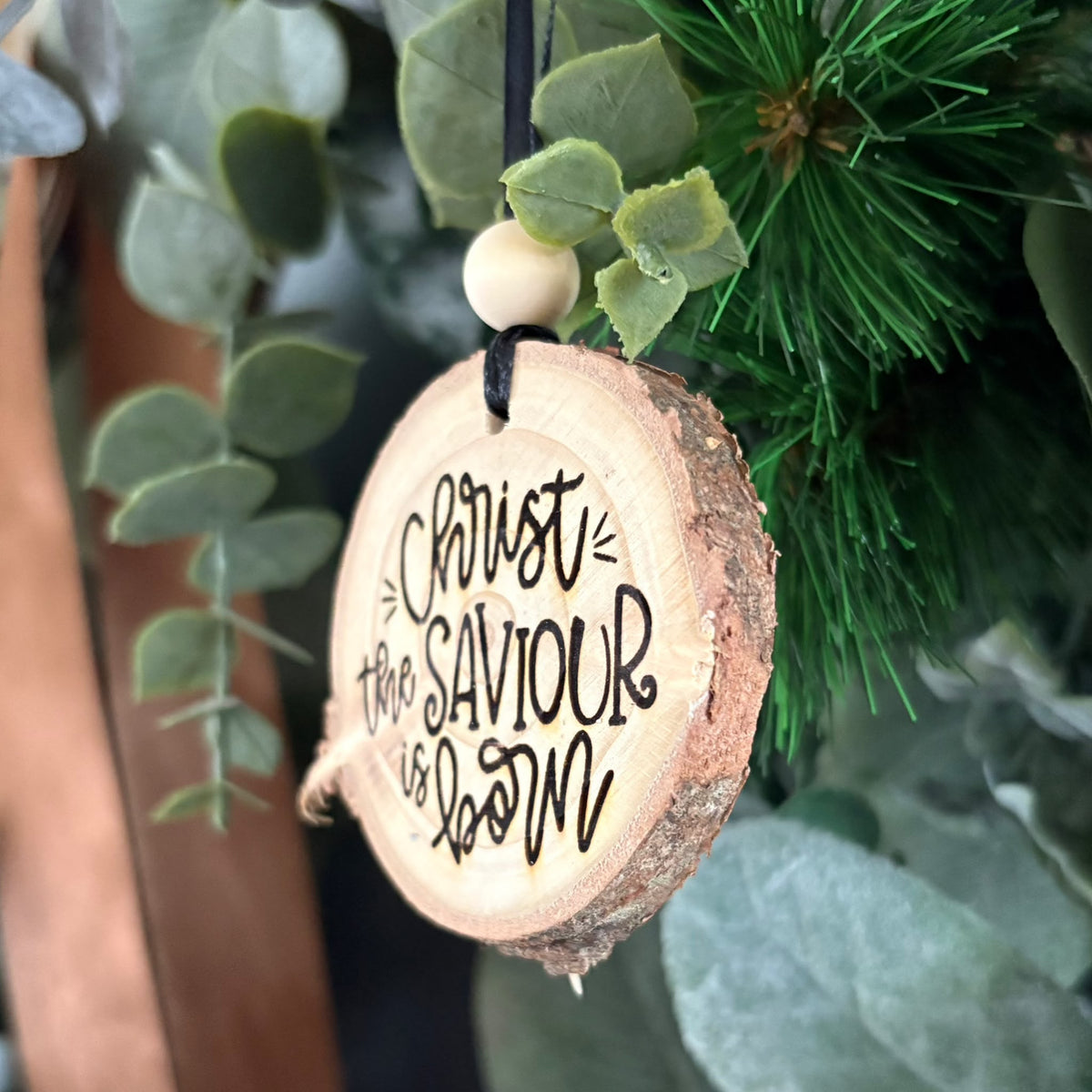❆ ‘Christ the Saviour is born' log slice Christmas bauble