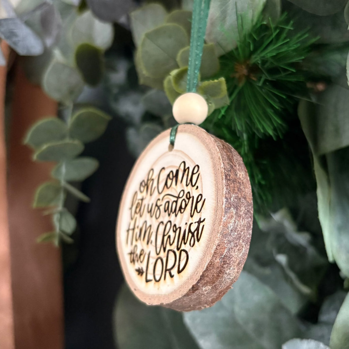 ❆ ‘Oh come let us adore Him' log slice Christmas bauble