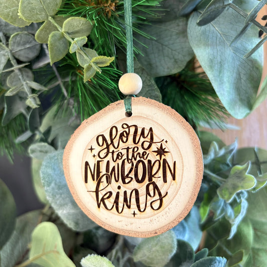 ❆ ‘Glory to the newborn King' log slice Christmas bauble