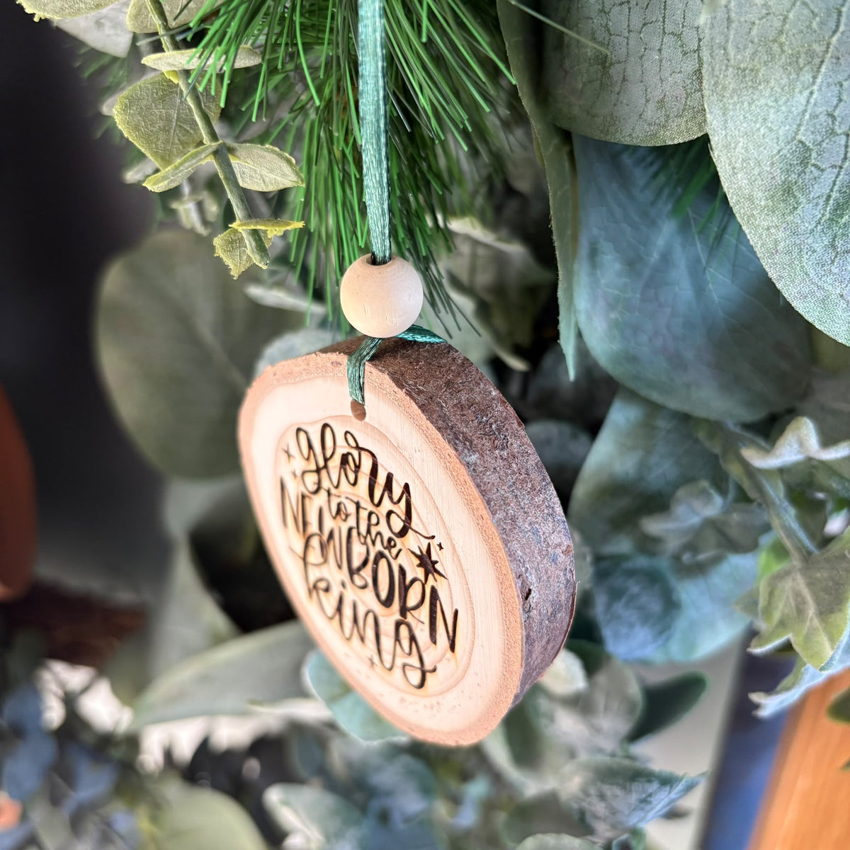 ❆ ‘Glory to the newborn King' log slice Christmas bauble